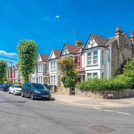 Homely 4-Bedroom Home With 2 Baths & Free Parking Londen Buitenkant foto