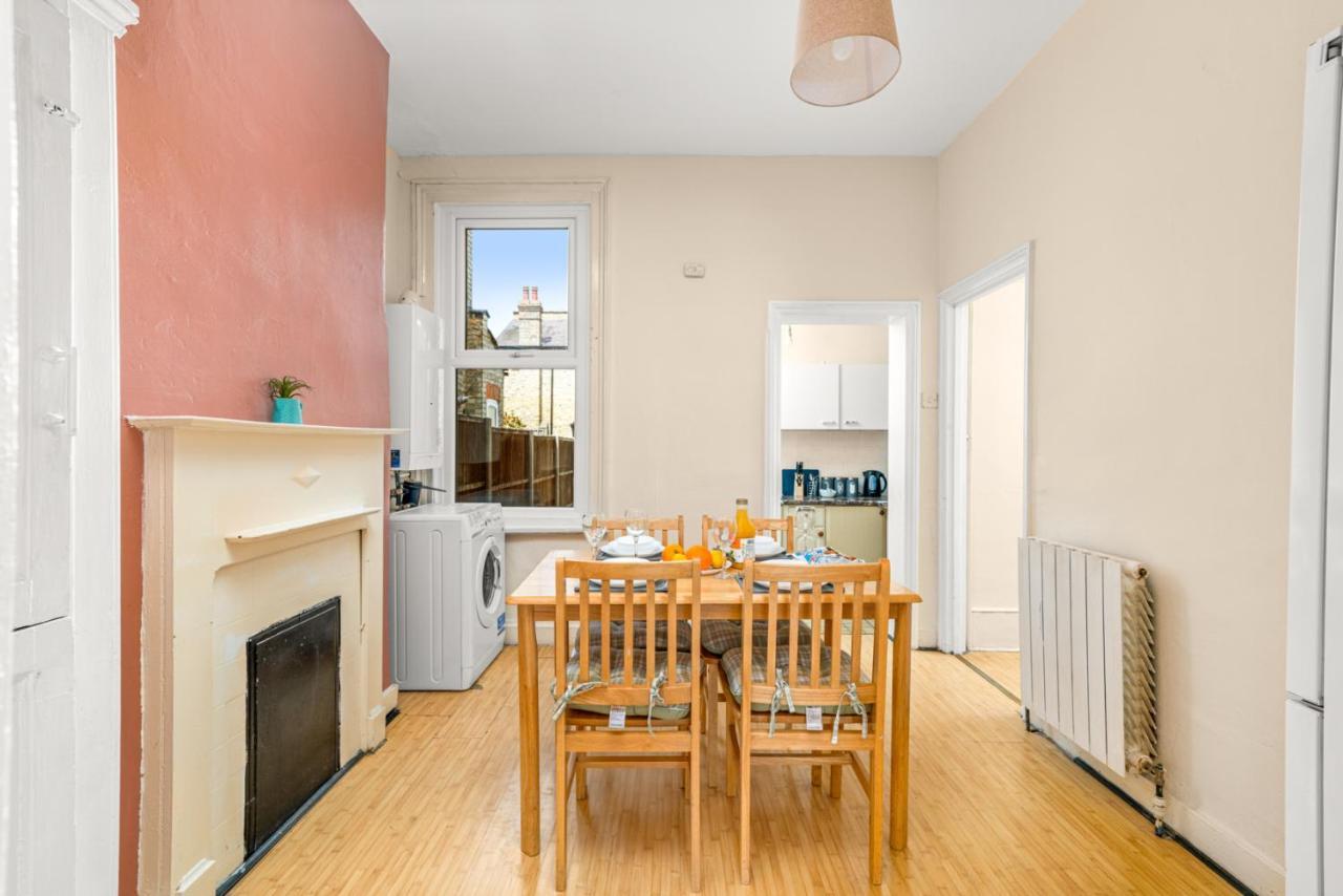 Homely 4-Bedroom Home With 2 Baths & Free Parking Londen Buitenkant foto