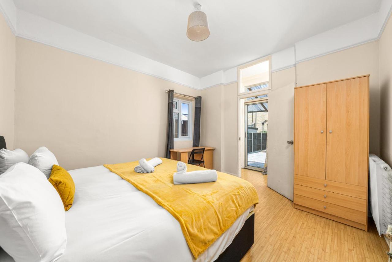 Homely 4-Bedroom Home With 2 Baths & Free Parking Londen Buitenkant foto